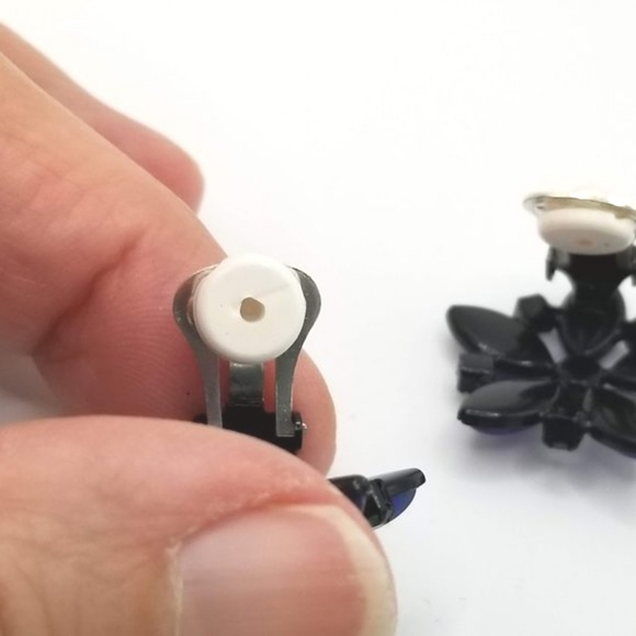 Bohemian Glass Royal Blue and Emerald Green Clip-on Earrings Never Worn - Picture 4 of 5